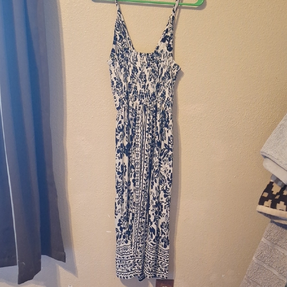 Chic Navy and White Floral Midi Dress - Picture 4 of 5